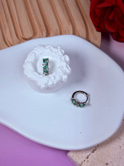 Aretes Emerald Zigzag Huggies
