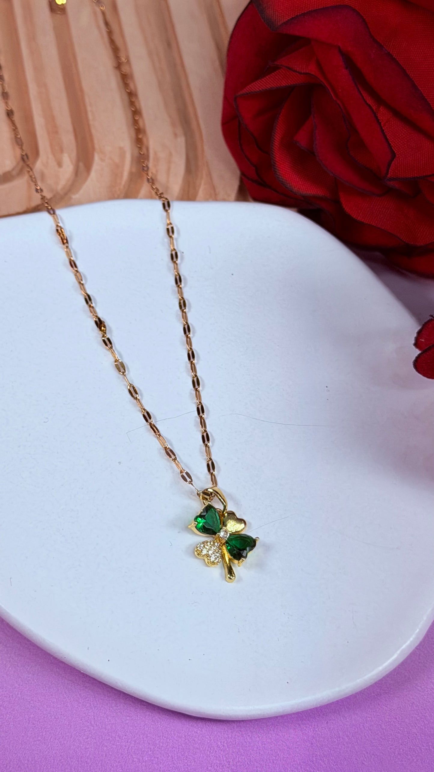 Collar Clover Glow