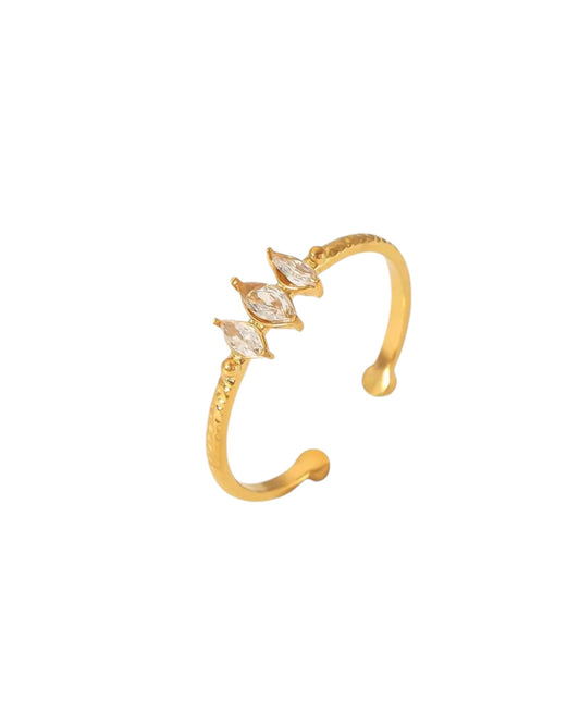 Anillo Dorado con Zirconias Marquis